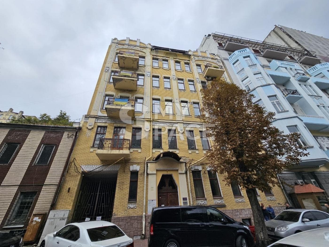 Muzeinyi Lane Office Residence